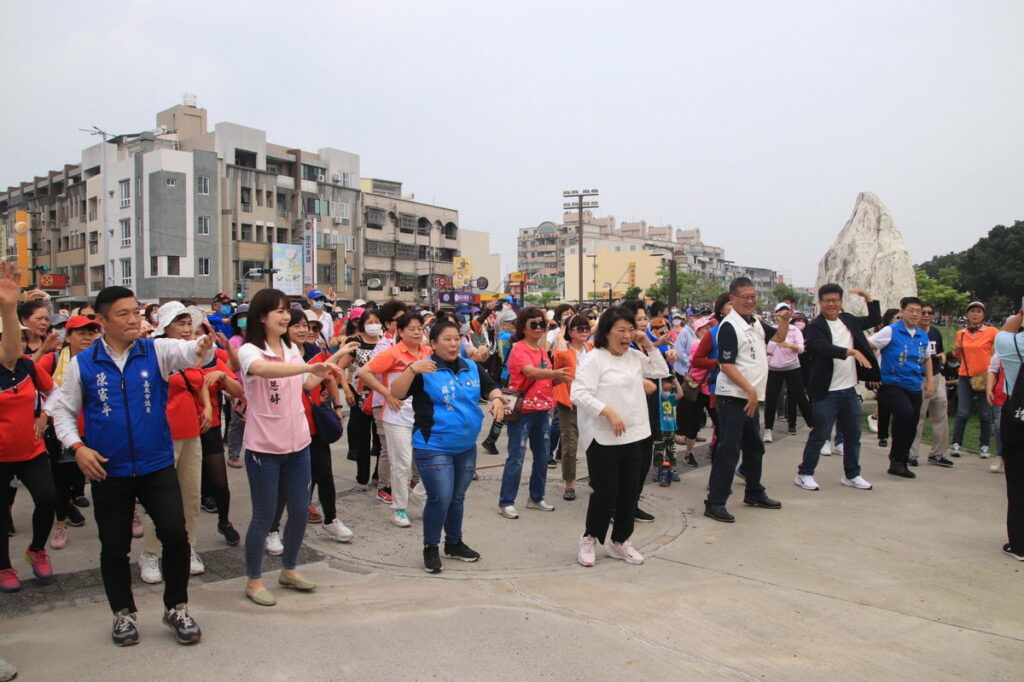 市長黃敏惠、立委溫玉霞、黨團市議員、婦女與青年社團等貴賓,約500多人參與活動