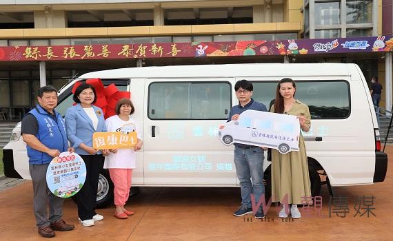 登宇國際捐贈復康巴士 張麗善:身障朋友「行」得自主尊嚴