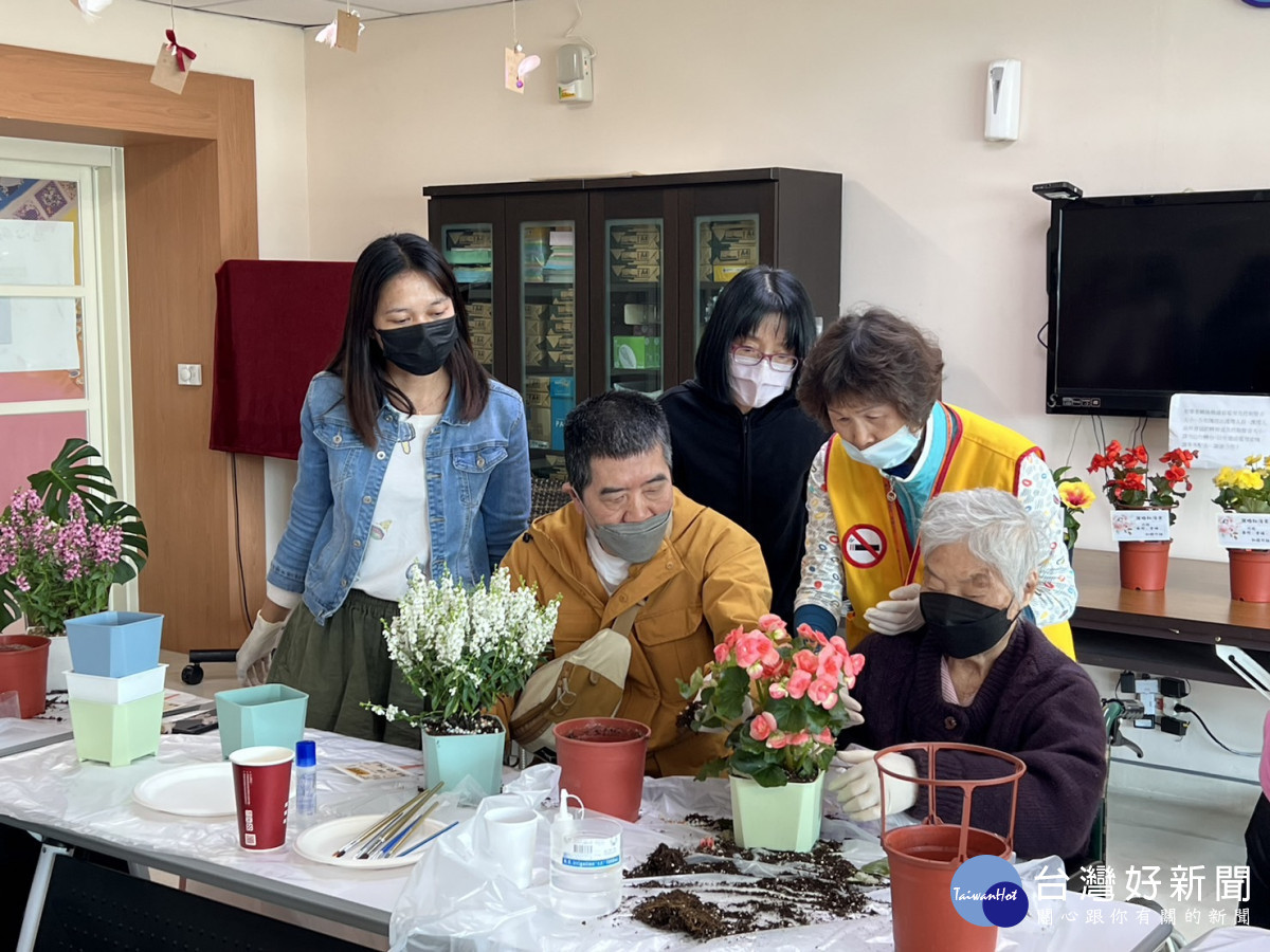溫馨母親節 北榮桃園分院慈心病房花語寄情