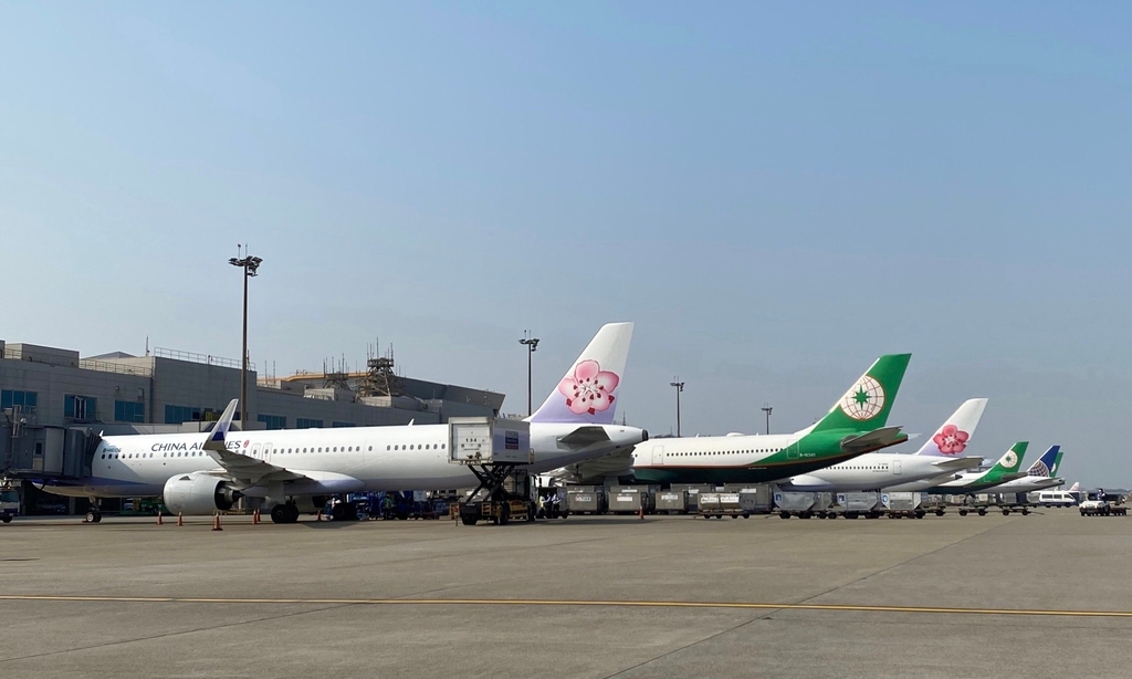 日本G7高峰會期間 桃園機場加強赴日航班安檢，請旅客提早抵達機場辦理報到及通關。（圖：桃園機場公司）
