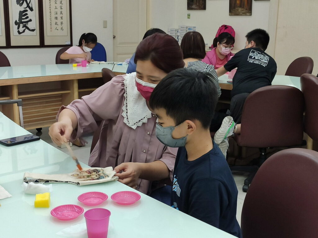 嘉市僑平國小 母親節_蝶古巴特拼貼小提袋