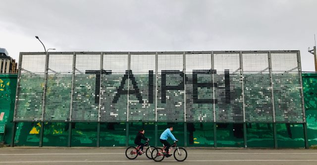 延平河濱公園自行車道鄰近北市著名的大稻埕街區，民眾可在徐徐微風的夏夜大啖美食、觀賞璀璨煙火。
