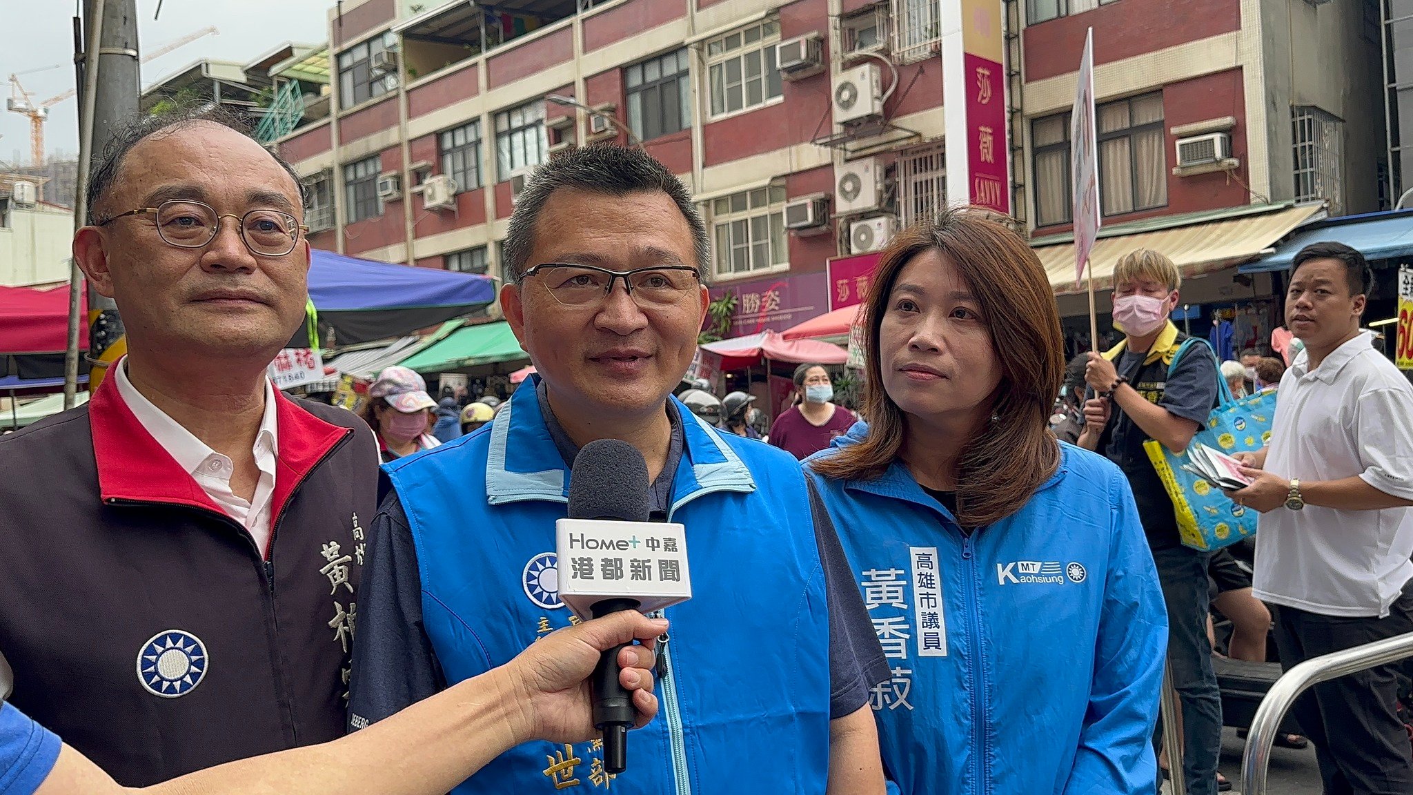 國民黨高雄市黨部主委羅世雄(中)突然請辭。翻攝國民黨高雄市黨部臉書