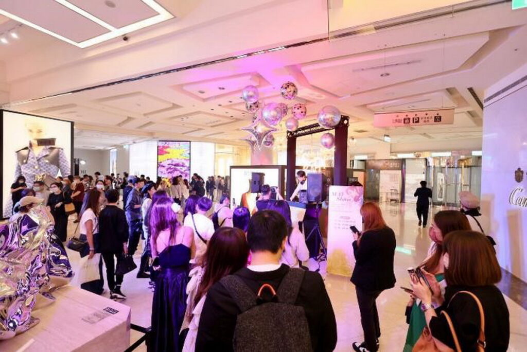 微風DJ男神秀-孫麥傑MAI在復興南路大門用音樂讓你我沉溺於這璀璨狂歡夜