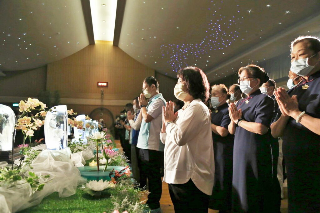 黃敏惠市長浴佛祈福