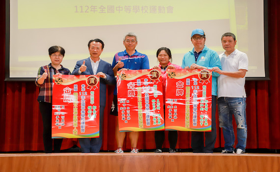 翁章梁頒188萬獎勵金 表揚體育賽事獲佳績選手