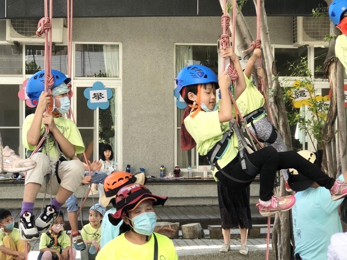 漾新聞|河堤國小附幼另類畢業禮「成長挑戰」洗頭攀樹走繩親子馬拉松