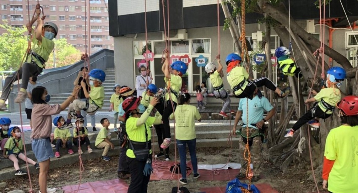 河堤國小附幼「長大挑戰」 攀樹走繩森呼吸,挑戰不可能的任務