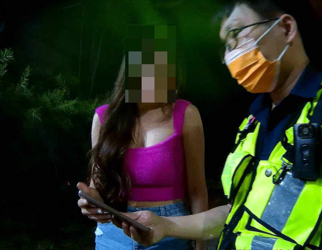 ▲ 林女遭網友恐嚇,夜奔超商買點數,舉動引起店員注意而報警 (圖/台中市警察局 提供)
