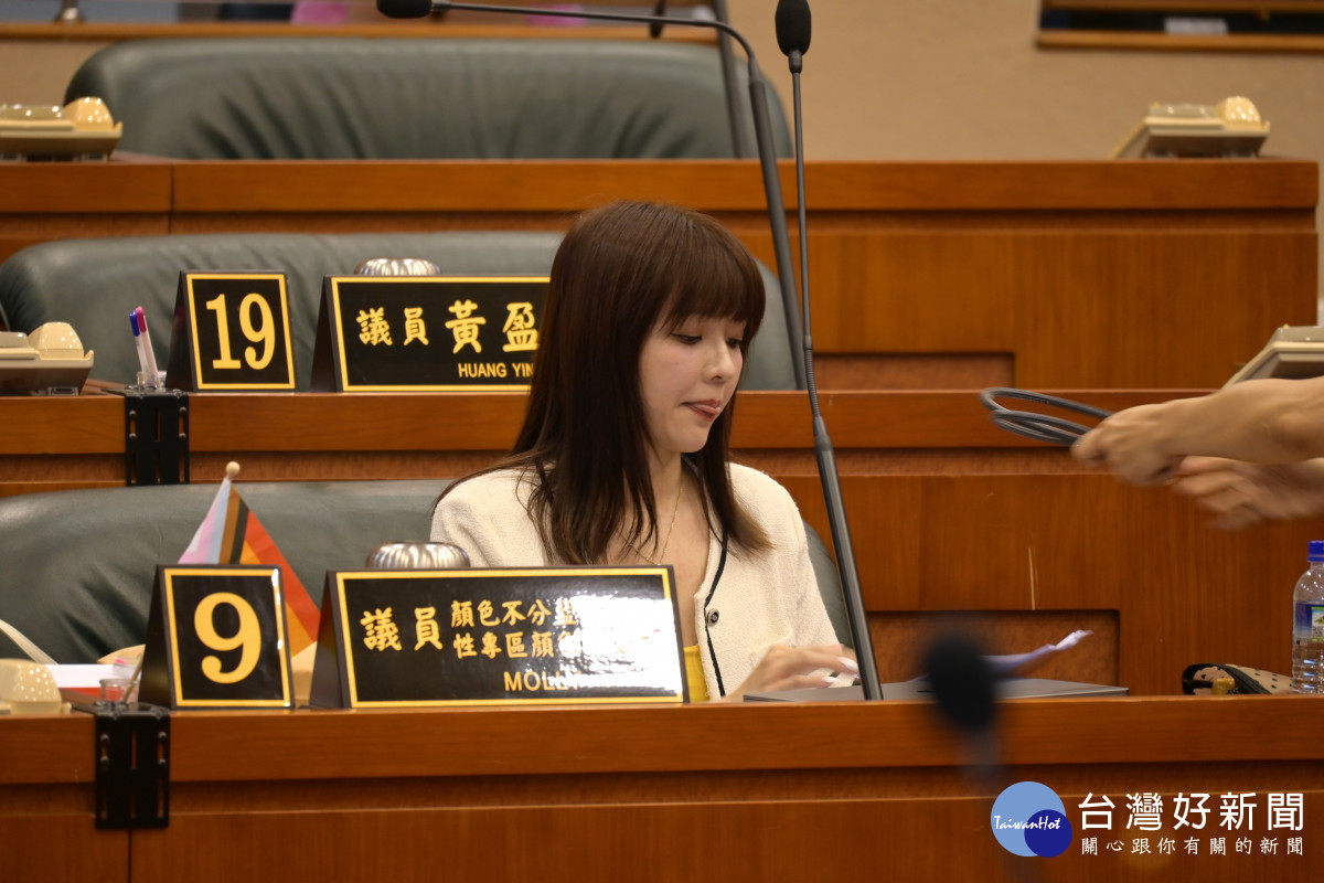 嘉義市議員「顏色不分藍綠支持性專區顏色田慎節」，今天首度在議會質詢／陳致愷攝影