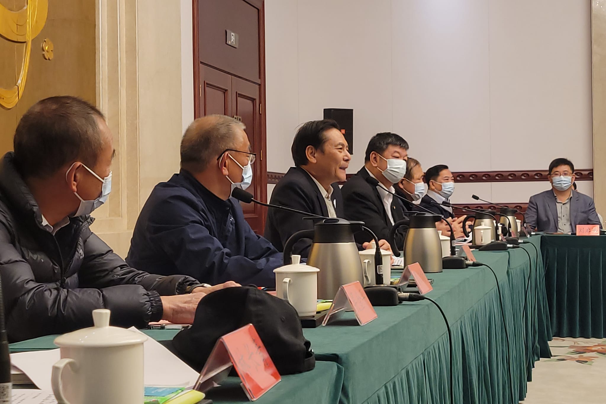 連江縣長王忠銘(左三)到中國福州磋商討論新四通。翻攝王忠銘臉書