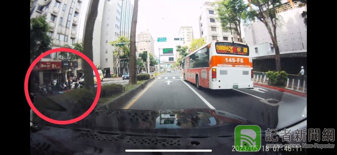 台北市光復南路清晨驚傳民眾墜樓倒臥路旁