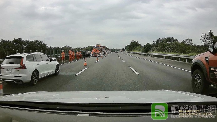 又見「瑞典坦克」挑戰「蝎子車」 網笑:被特斯拉帶壞了