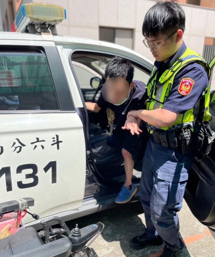 電動輪椅嘸電 男子訪友半路尷尬了