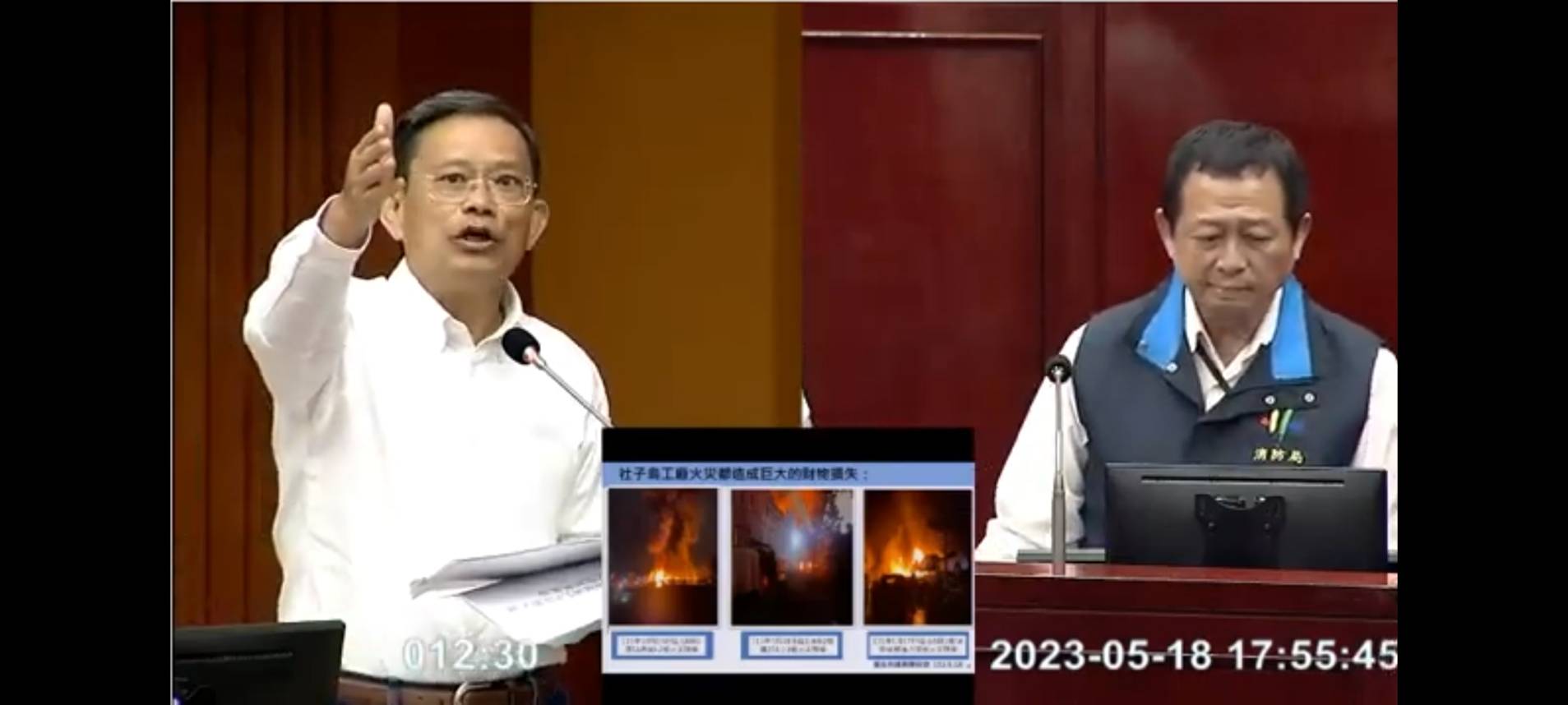 北市議員陳政忠對社子島消防公安缺失,質詢消防局。(記者張欽翻攝)