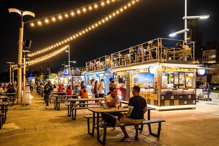 大稻埕夏日節結合大稻埕碼頭貨櫃市集的異國美食。 圖:臺北市政府觀光傳播局/提供
