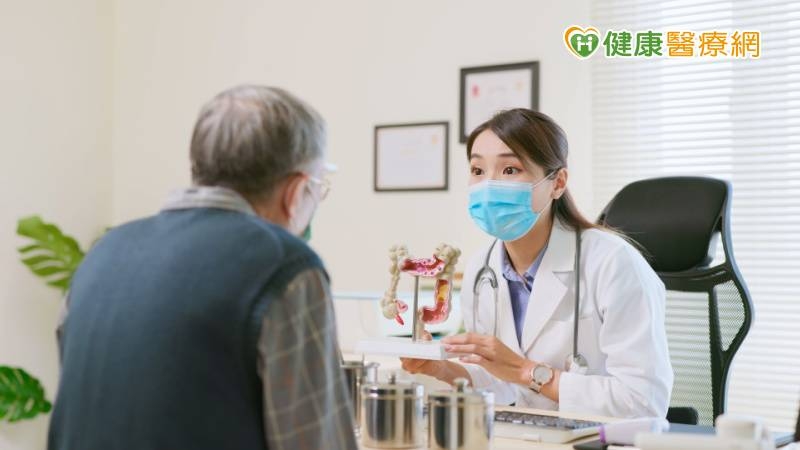 九旬翁罹腸癌憂手術風險高! 「內視鏡黏膜下剝離術」免動刀、恢復快