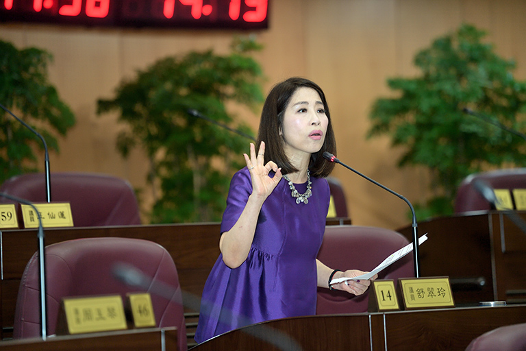 天幕疑雲重重,市議員舒翠玲:高價興建80座天幕有量身打造之嫌?(圖/市議會提供)