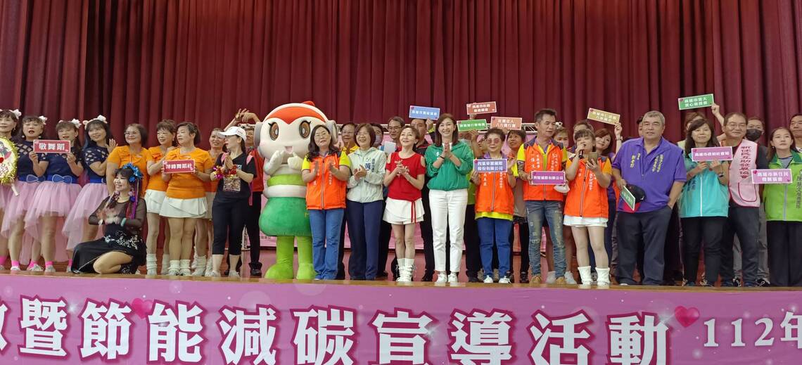 漾新聞|鳳甲關懷協會關懷仁武區弱勢家庭發放物資還有愛心義剪