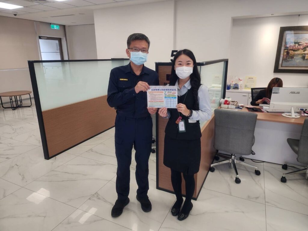 經統計士林分局今(112)年5月上旬已攔阻10起詐騙案件,攔阻金額達新臺幣864萬8,276元,其中以天母派出所攔阻6起最多,包含與轄內國泰世華天母分行共同攔阻2起百萬假投資詐騙案。