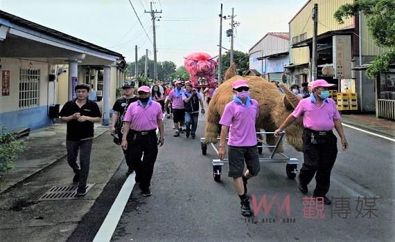 大埤三結村傳承進行春牛祭 沿襲春牛繞境打摸春牛祈福