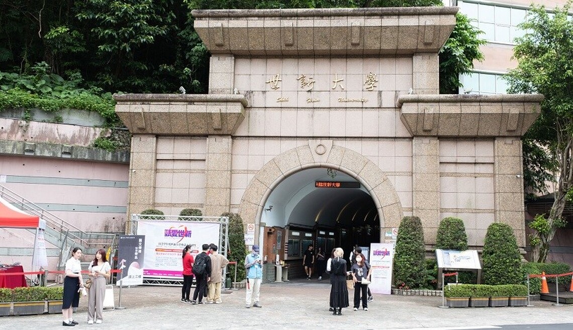 世新大學開放特色設備體驗　考生、家長「甄愛世新」面試好表現