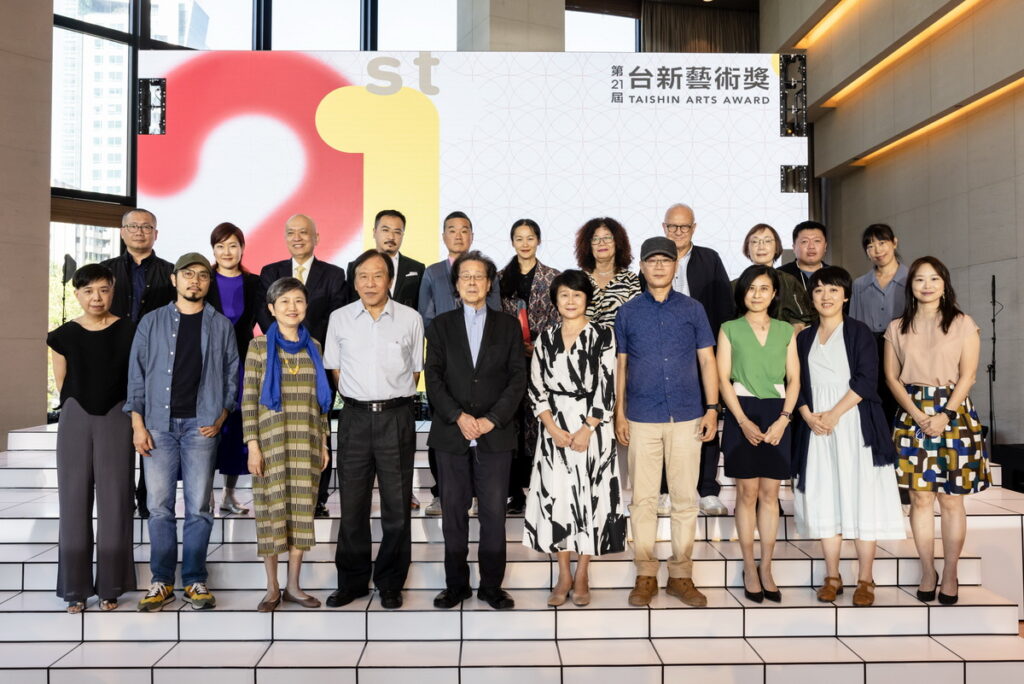第21屆台新藝術獎 三大獎得主、決選團及提名觀察人合照