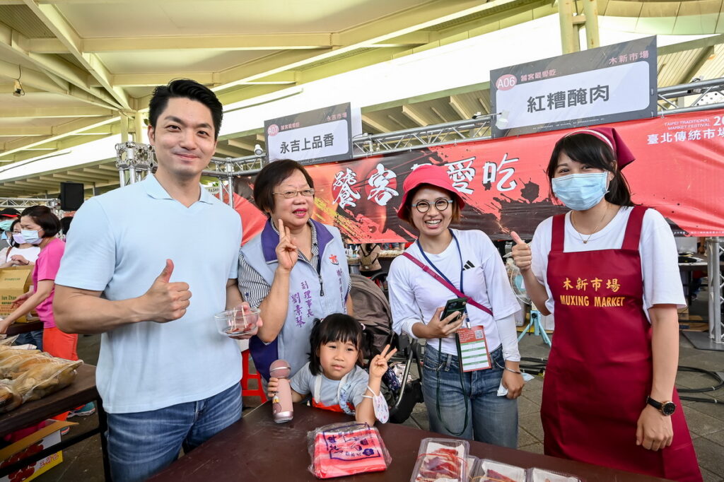 2023臺北傳統市場節邀集近50家傳統市場名攤聚圓山花博廣場，蔣萬安市長於現場巡逛攤位並給予現場攤商支持鼓勵。