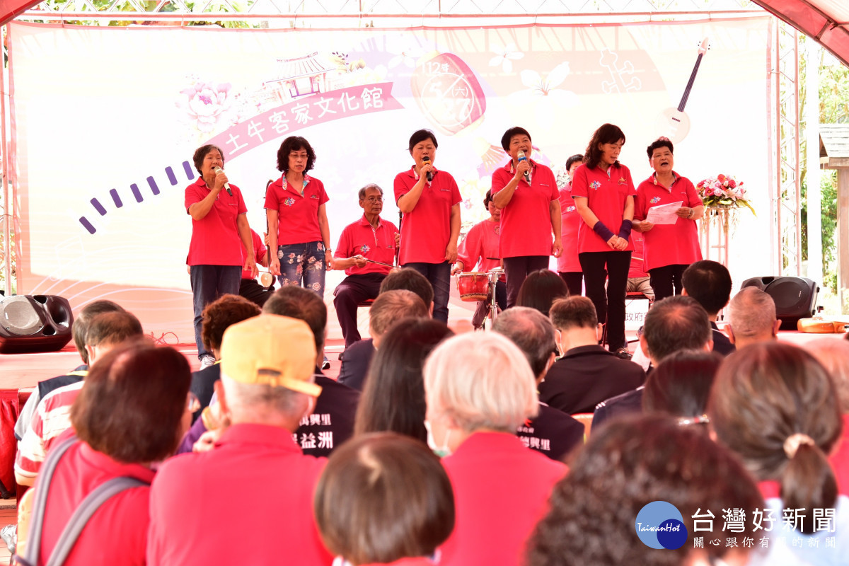 石岡土牛志工隊山歌演唱,讓大家聽見傳統歌謠魅力。