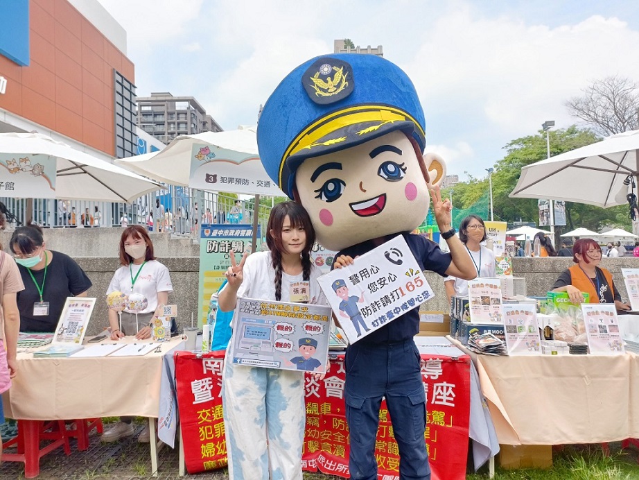 ▲圖說：網紅張漓現身力挺與警察共同反詐            （圖／台中市政府提供）