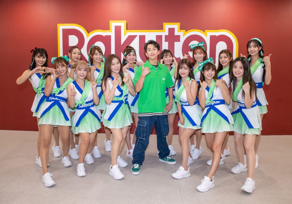 日商久光製藥 邀台日同慶518「撒隆巴斯®日」品牌年度代言人陳漢典及樂天女孩合影