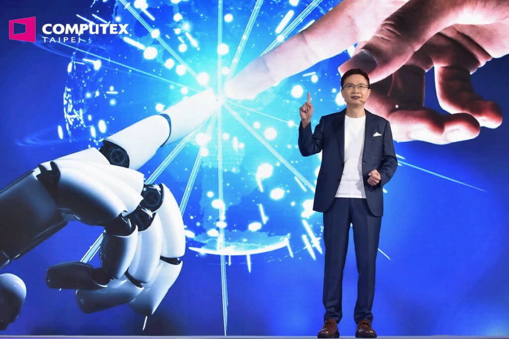 外貿協會董事長黃志芳表示高效運算帶動人工智慧的興起，AI 浪潮以無數方式影響著人類的生活，大幅度且快速改變我們的生活方式。今年 COMPUTEX 以『共創無限可能』為題，匯集前瞻科技解決方案，成為吸引產業決策者、新創業者的全球指標科技活動。