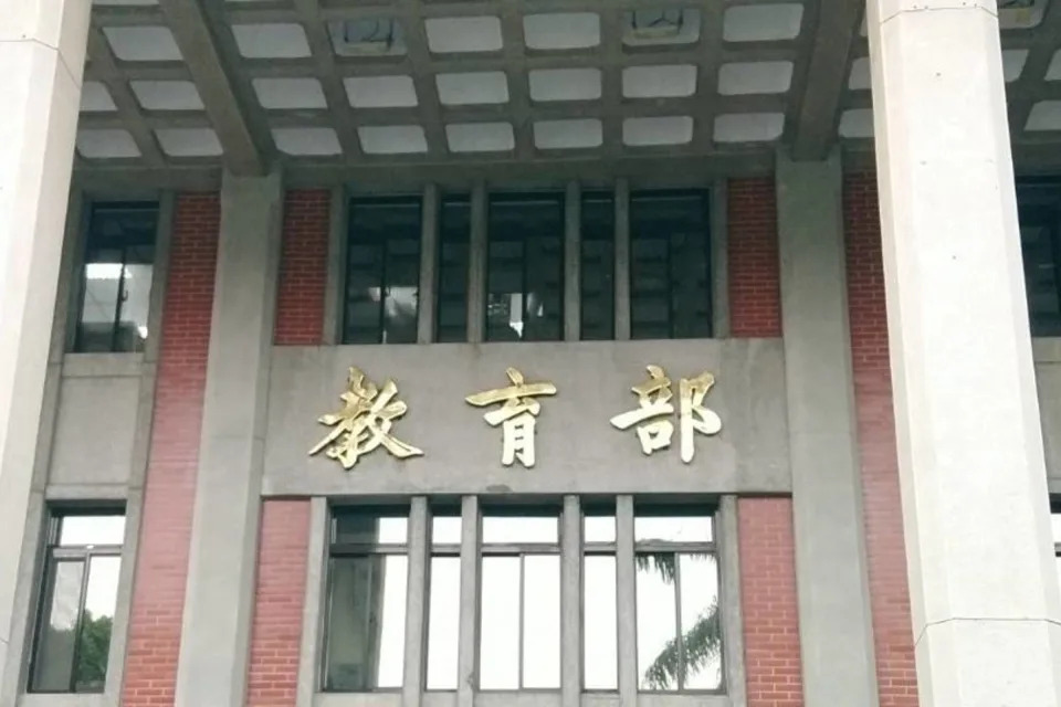 針對民間團體提出的準公共幼兒園議題,教育部說明公共化教保供應量6年已達25萬,未來也將持續精進準公共機制