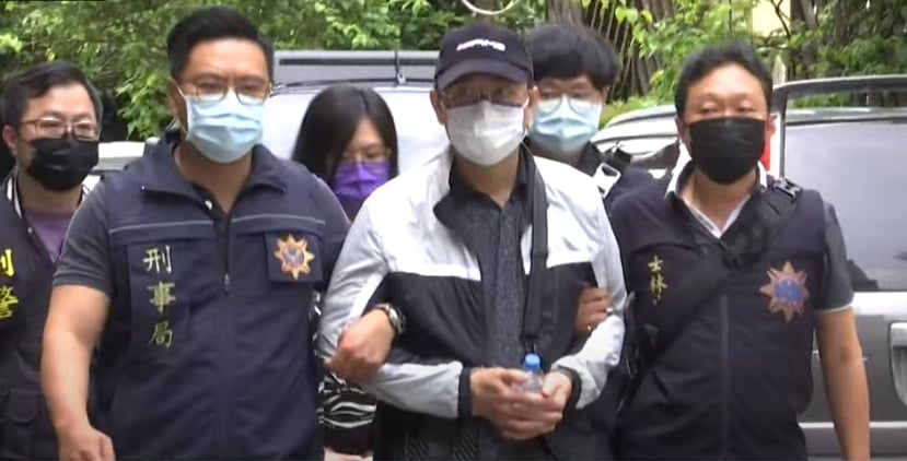 檢警偵辦im.B吸金案,刑事局今拘提與主嫌曾國緯(中)關係匪淺的行政院前政務顧問陳振坤等多人。翻攝畫面