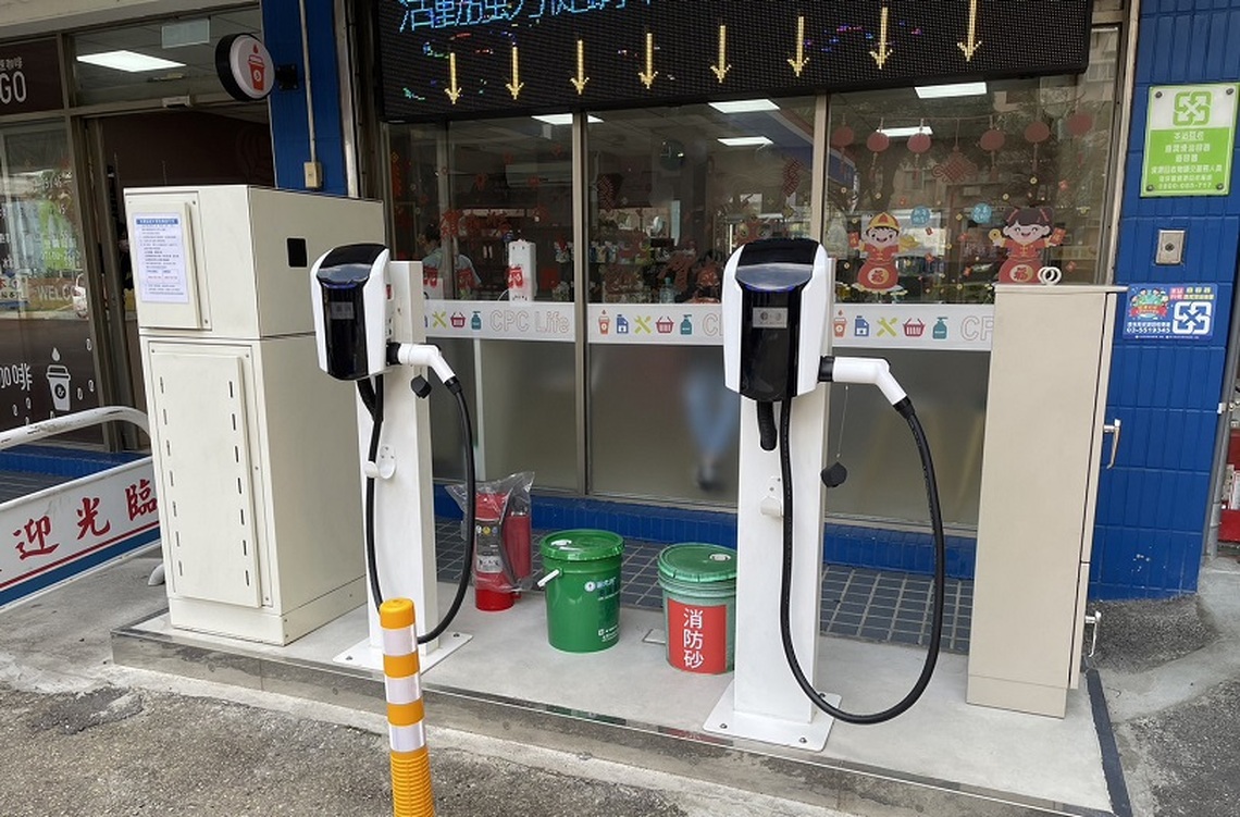 中油加油站電動機車充電營運系統6月上線啟用 試營運期間免費充電兩周