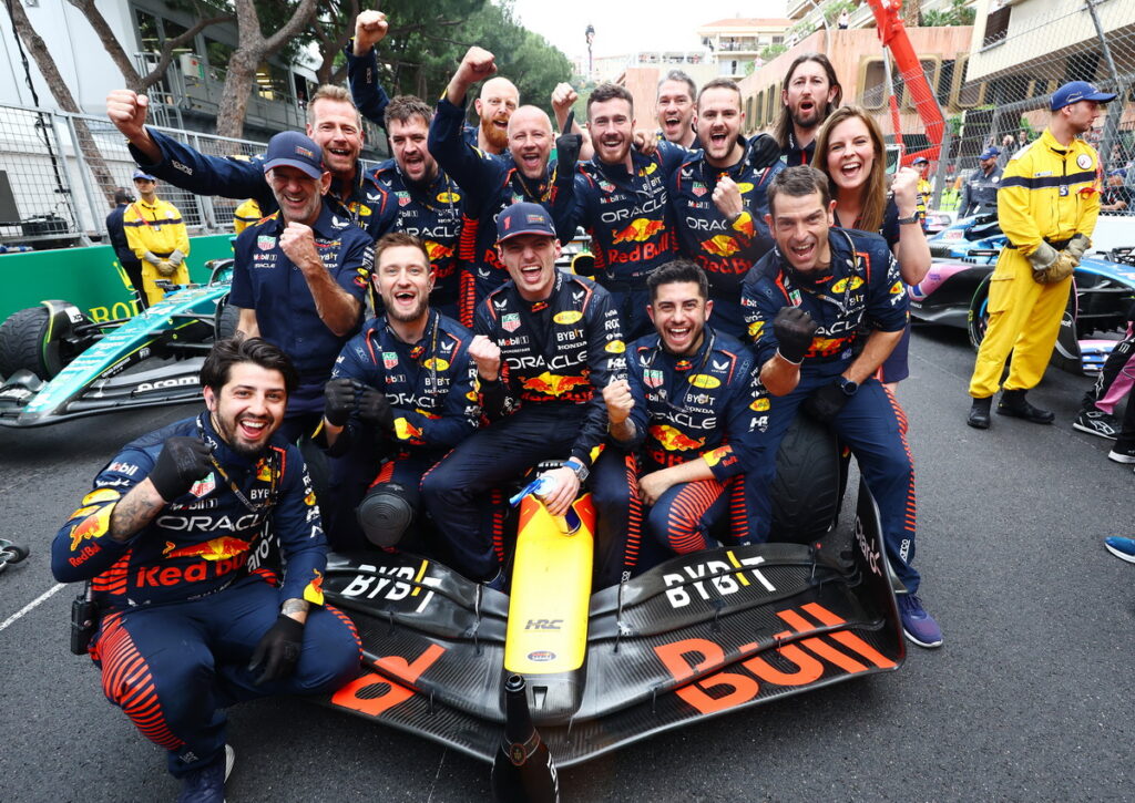 Red Bull車手Max Verstappen從竿位起步並全程領跑,二度奪下摩納哥大獎賽冠軍-