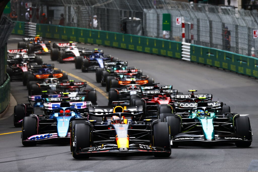 Red Bull車手Max Verstappen從竿位起步並全程領跑,二度奪下摩納哥大獎賽冠軍-