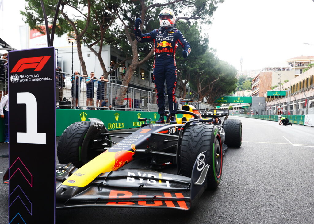 Red Bull車手Max Verstappen從竿位起步並全程領跑,二度奪下摩納哥大獎賽冠軍