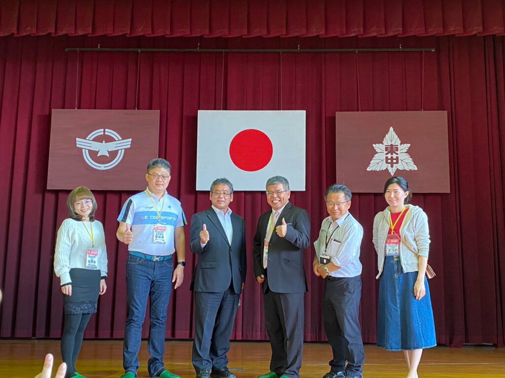 合照(左一起) 余儒宜主任、黃家豪會長、西尾英憲校長、張仁澤校長 、教務主任勝川秀