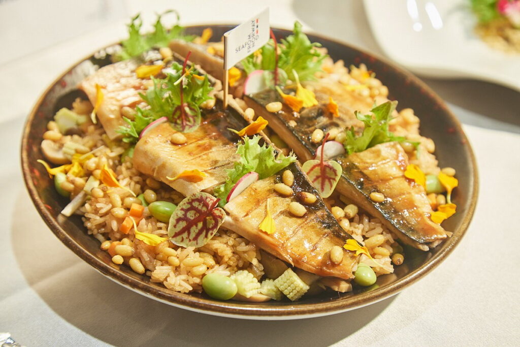 圖說：蜜汁烤肉醬設計菜色一：醬燒鯖魚松子炊飯