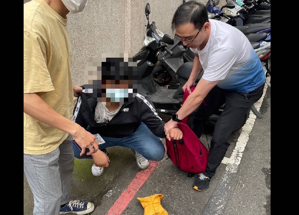 假檢警4個月騙1791萬元 面交黃金1公斤警埋伏逮4人 114 假檢警4個月騙1791萬元 面交黃金1公斤警埋伏逮4人 113