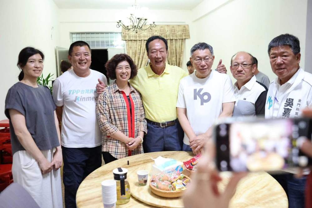 【內幕】柯文哲錯過來電!郭台銘親赴民宿揪柯海邊散步 110 【內幕】柯文哲錯過來電!郭台銘親赴民宿揪柯海邊散步 109