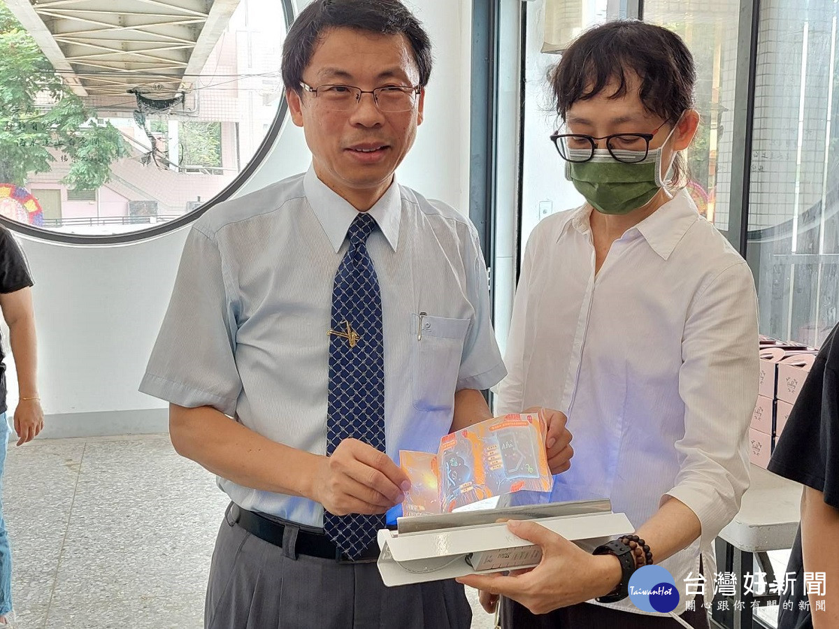 員林高中燈光藝術節 「員宇宙」與你在黑暗中找答案