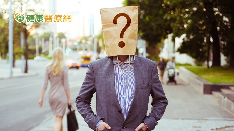 「認不得親生父親」 2旬長新冠患者竟出現臉盲症