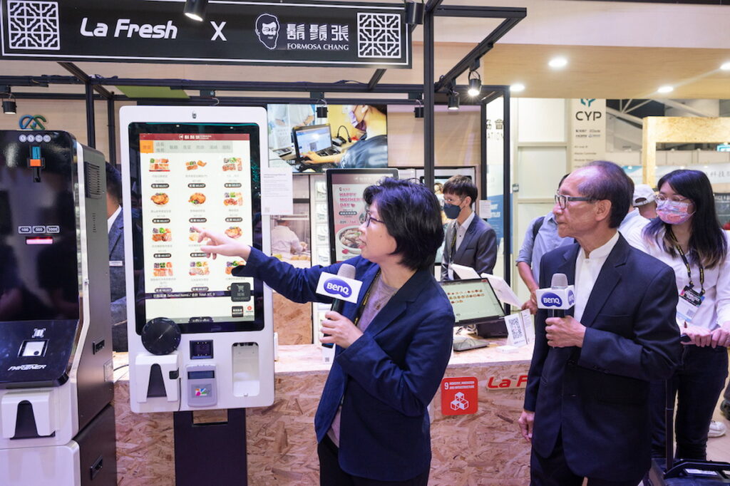 全台唯一AI多國語音辨識Kiosk