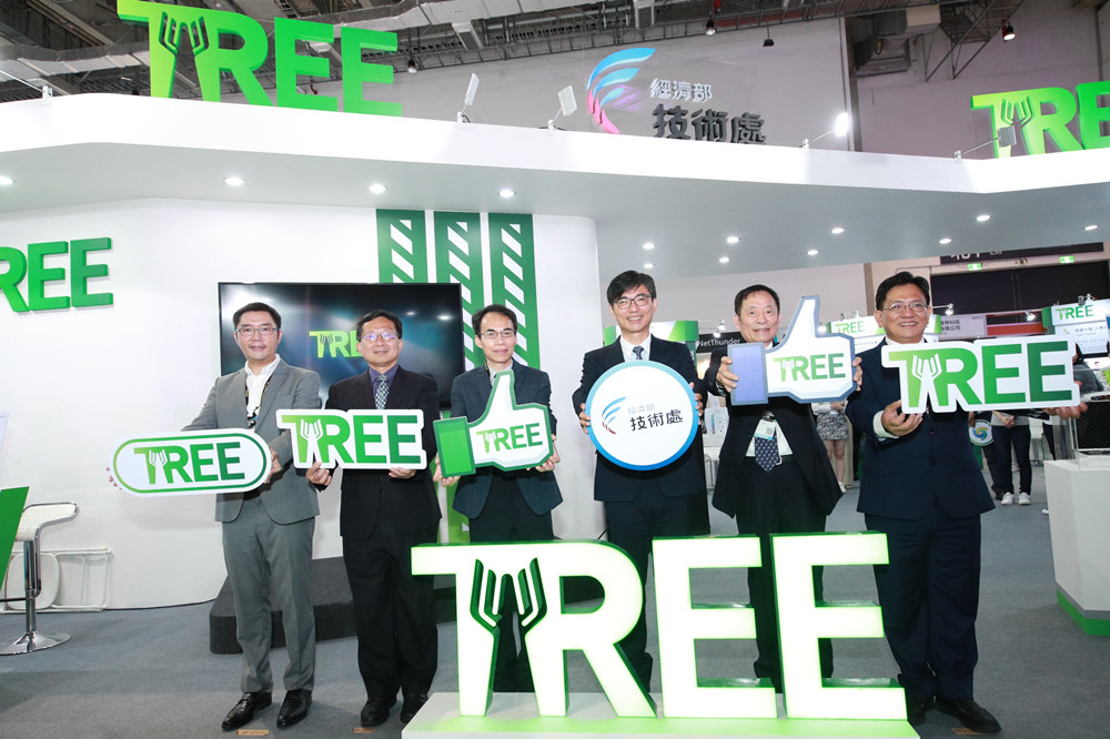 (左起) 力特光電趙輝生總經理、工研院蘇孟宗協理、國發基金施明山組長、技術處邱求慧處長、力特光電趙寄蓉董事長、工研院產服中心陳立偉執行長,一同為TREE新創主題館揭開序幕。(圖/ TREE/提供)