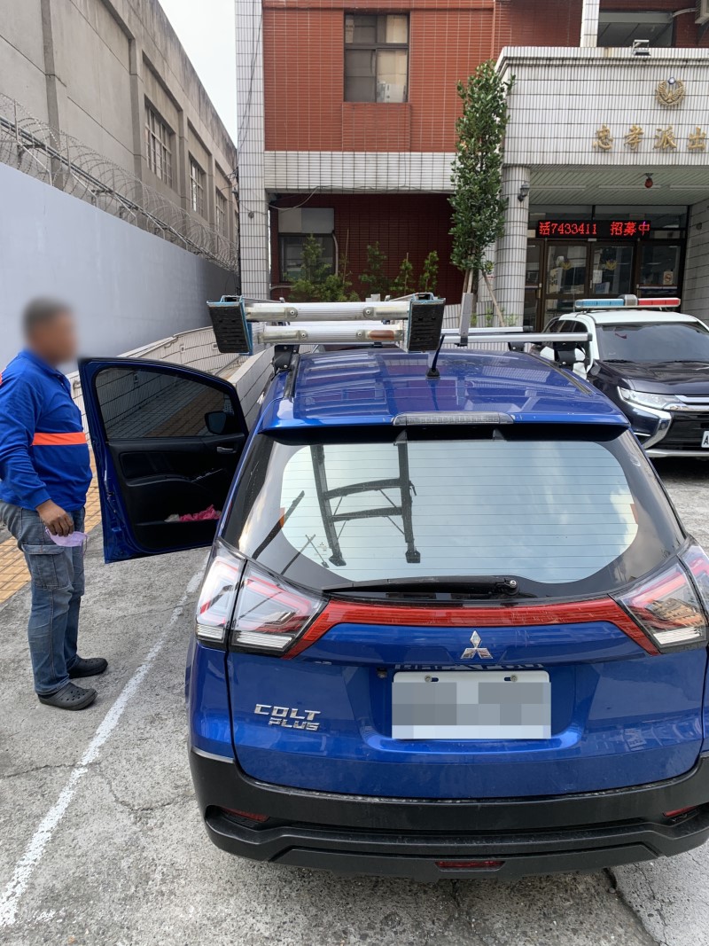 你累了嗎?大白天施工完畢驚覺梯子遭竊 警不到半小時破案 男尷尬笑「實在金歹勢」
