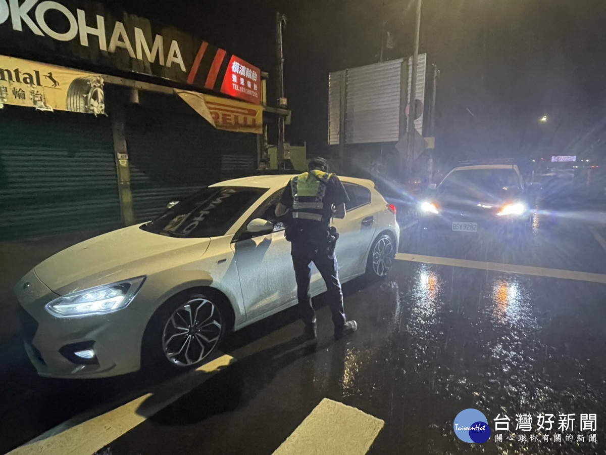 大溪分局執行「靜桃專案」攔查改裝噪音車。<br /><br /> <br /><br />