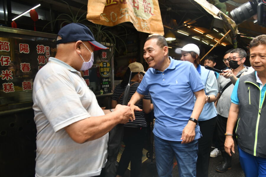圖/新北市長侯友宜1日至汐止中正公有零售市場視察,宣布將拆除重建。(圖/記者陳志仁攝)
