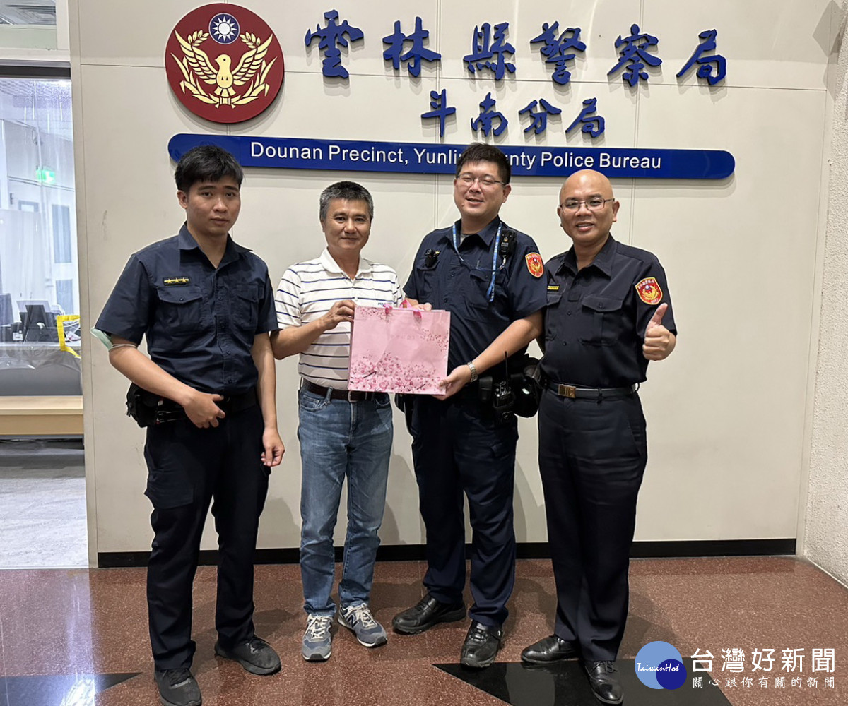 分局長温基興與斗南警友站站長柏家淵對於同仁落實深夜巡邏之工作態度深表感激及佩服／斗南警分局提供